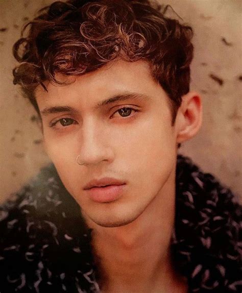 Troye Sivan Nude Penis Pics! ( 28 Pics )